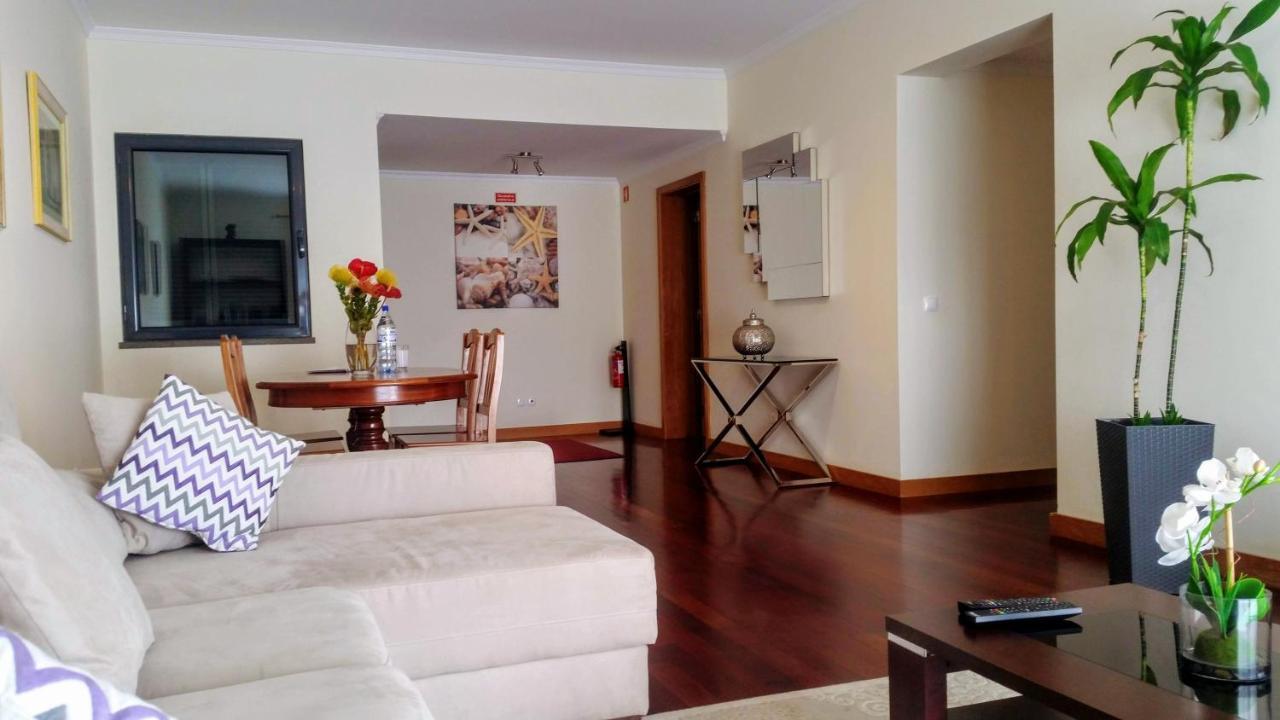 Floor In Center Apartment *